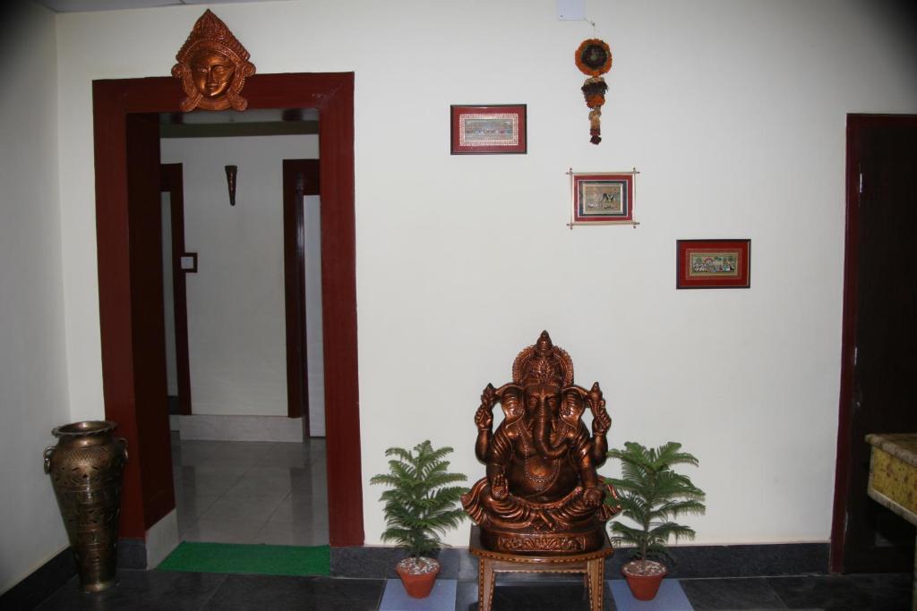 Hotel Maa Kamakhya Пури Екстериор снимка