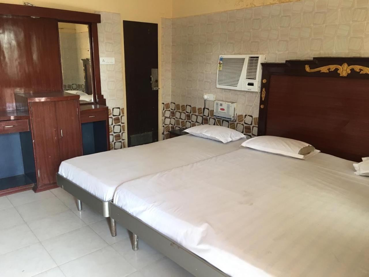 Hotel Maa Kamakhya Пури Екстериор снимка